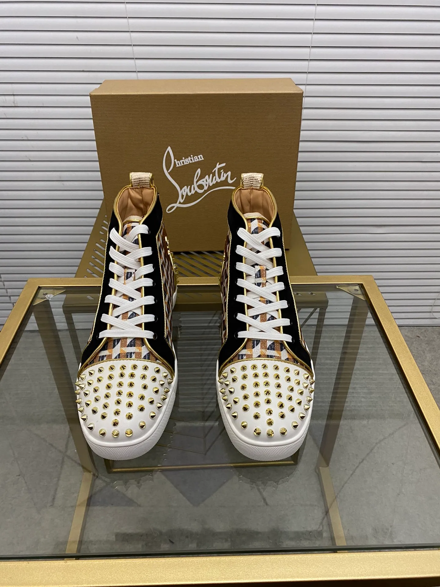 (Customized model) Ex-factory price is 540. christian louboutin (CL red sole shoes) counter series, casual sneakers for couples 📢 📢 📢 Exclusive hot style release 🎈🎈💪 Movable latex feet 👻 Finished outsole line [Proud] 😝Female 35-40# Male 38#-46, global supply😝 [Top version]: Original imported genuine leather upper, top original leather lining, original molded TPU outsole, original 1:1 detail processing, original shoe last,